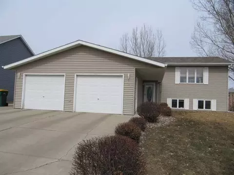 312 Wachter Ave E, Bismarck, ND 58504 photo 1