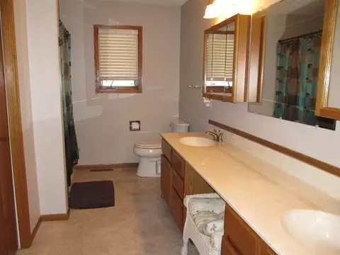 312 Wachter Ave E, Bismarck, ND 58504 photo 7