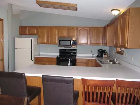 312 Wachter Ave E, Bismarck, ND 58504 photo 2