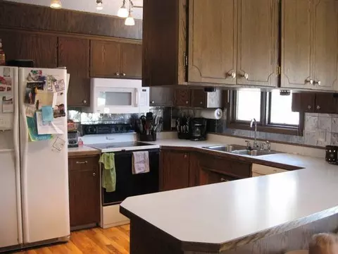 1002 Constitution Dr, Bismarck, ND 58501 photo 2