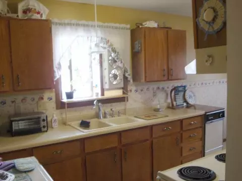 4 Stanley Dr, Lincoln, ND 58504 photo 3