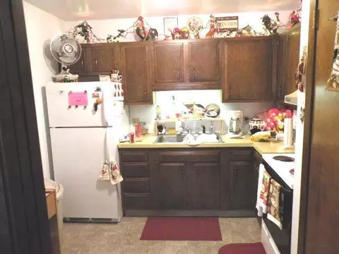 114 3rd St NW, Jamestown, ND 58401 photo 3