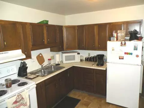 114 3rd St NW, Jamestown, ND 58401 photo 2