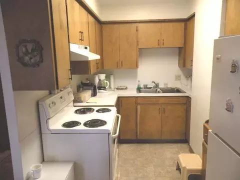 114 3rd St NW, Jamestown, ND 58401 photo 4