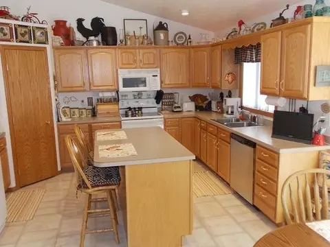 2019 Utah Dr, Bismarck, ND 58503 photo 4
