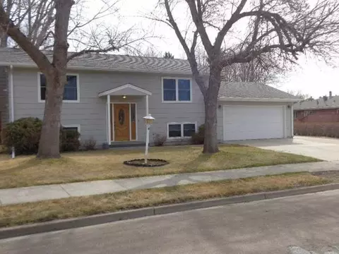 262 Redstone, Bismarck, ND 58503 photo 1