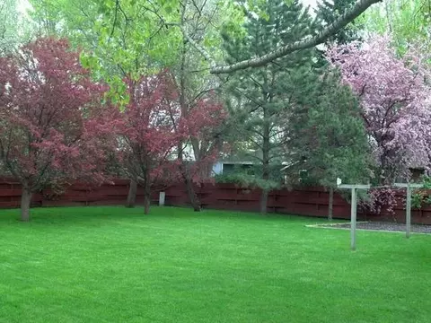 262 Redstone, Bismarck, ND 58503 photo 2