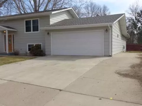 262 Redstone, Bismarck, ND 58503 photo 3