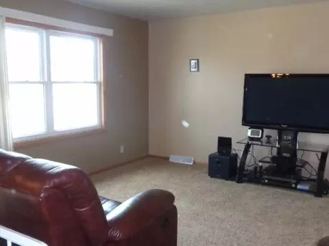 262 Redstone, Bismarck, ND 58503 photo 9