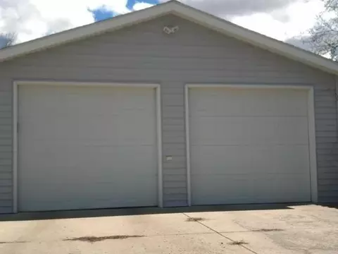 407 3rd Ave NW, Mandan, ND 58554 photo 2