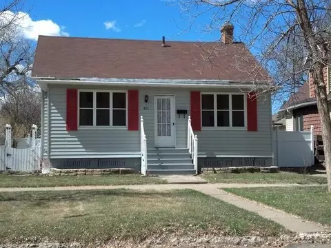 407 3rd Ave NW, Mandan, ND 58554 photo 1