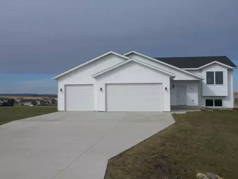 6900 Derek Dr, Bismarck, ND 58504 photo 1