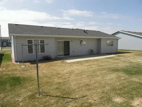 4970 Fairfax Lp, Bismarck, ND 58503 photo 2
