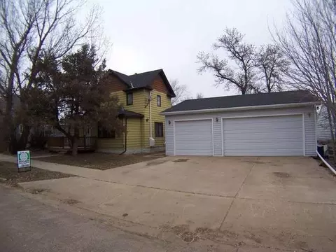 210 3rd St NE, Belfield, ND 58622 photo 2