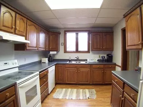 210 3rd St NE, Belfield, ND 58622 photo 3