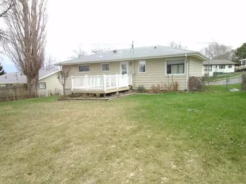 717 28th St N, Bismarck, ND 58501 photo 2