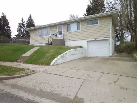 717 28th St N, Bismarck, ND 58501 photo 1