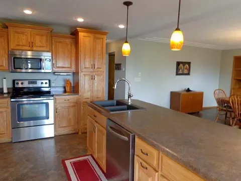 721 Juniper Dr, Bismarck, ND 58503 photo 5