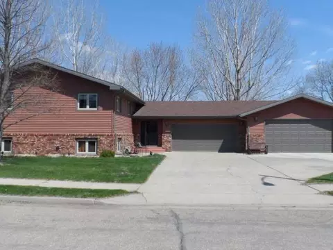 4112 35th Ave NW, Mandan, ND 58554 photo 1
