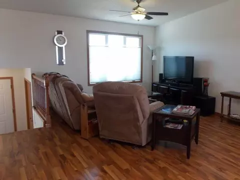 4511 Chamberlain Dr, Bismarck, ND 58503 photo 4