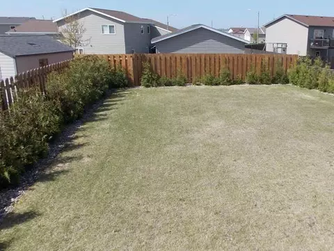 4511 Chamberlain Dr, Bismarck, ND 58503 photo 3