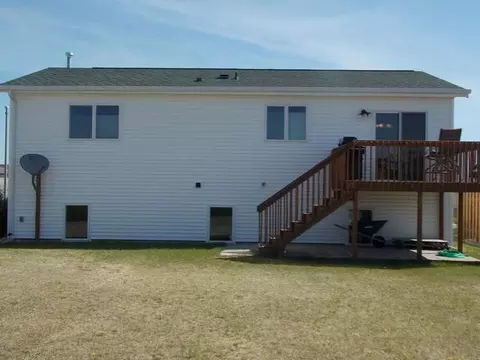 4511 Chamberlain Dr, Bismarck, ND 58503 photo 2