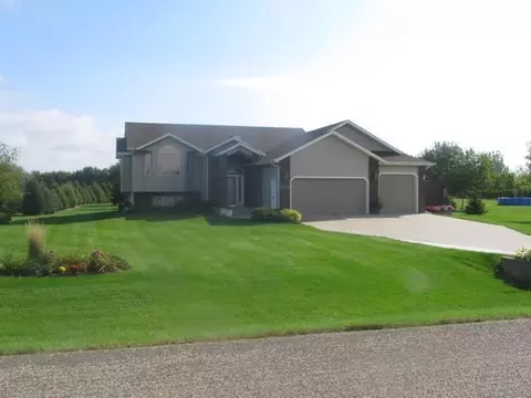 5325 Walker Dr, Bismarck, ND 58504 photo 1