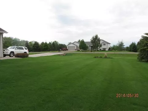 5325 Walker Dr, Bismarck, ND 58504 photo 31