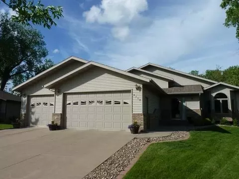 4718 Pintail Loop SE, Mandan, ND 58554 photo 1