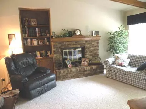 403 Brandon Dr E, Bismarck, ND 58503 photo 2