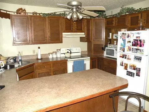 403 Brandon Dr E, Bismarck, ND 58503 photo 4