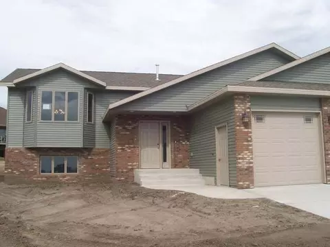 4808 Pumice Lp, Bismarck, ND 58503 photo 2