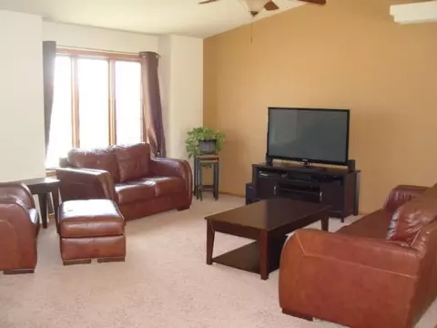 5524 Calvert Dr, Bismarck, ND 58503 photo 2