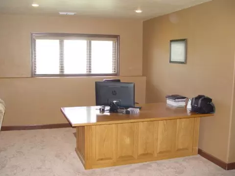 5524 Calvert Dr, Bismarck, ND 58503 photo 9