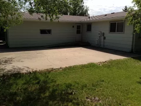 231 Sheila Dr, Beulah, ND 58523 photo 3