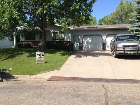231 Sheila Dr, Beulah, ND 58523 photo 1