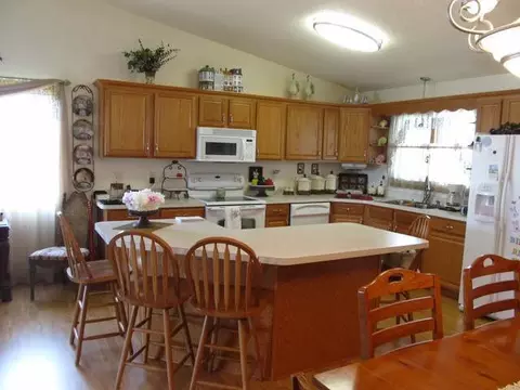 725 Brome Loop, Bismarck, ND 58503 photo 2