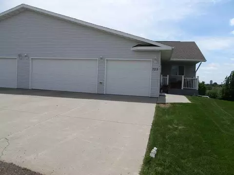 725 Brome Loop, Bismarck, ND 58503 photo 1