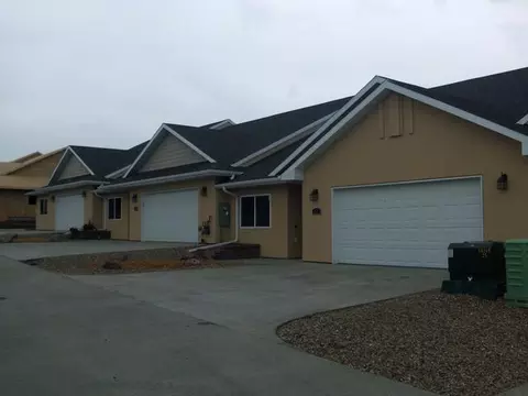 626 Calgary Ave E, Bismarck, ND 58503 photo 1