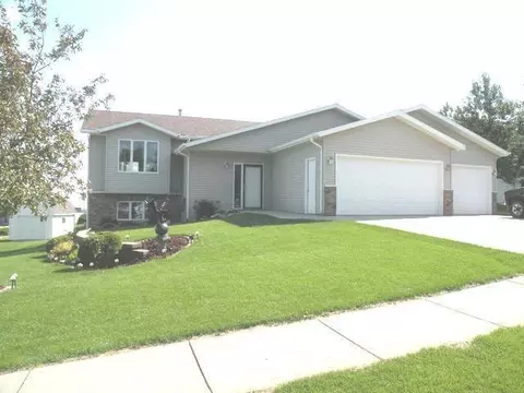 923 Chambly Ave, Bismarck, ND 58503 photo 1