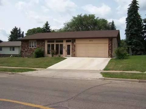 2318 Boulevard Ave E, Bismarck, ND 58503 photo 1