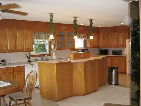 608 Garden Dr, Bismarck, ND 58504 photo 5