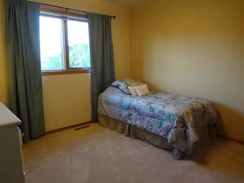 233 Edmonton Dr E, Bismarck, ND 58503 photo 12