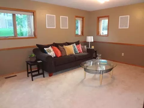 233 Edmonton Dr E, Bismarck, ND 58503 photo 9