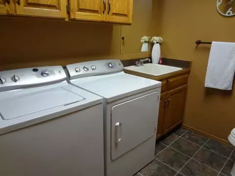 233 Edmonton Dr E, Bismarck, ND 58503 photo 15