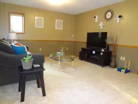 233 Edmonton Dr E, Bismarck, ND 58503 photo 10