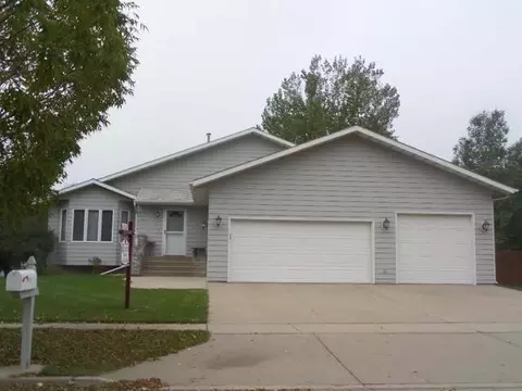 4735 Pintail Loop SE, Mandan, ND 58554 photo 1