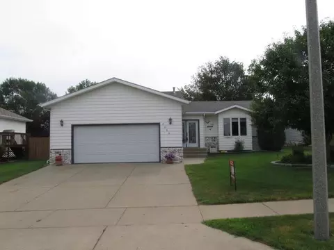 2008 10th Ave SE, Mandan, ND 58554 photo 1