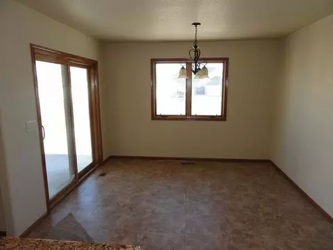 2504 Michael Ln SE, Mandan, ND 58554 photo 8