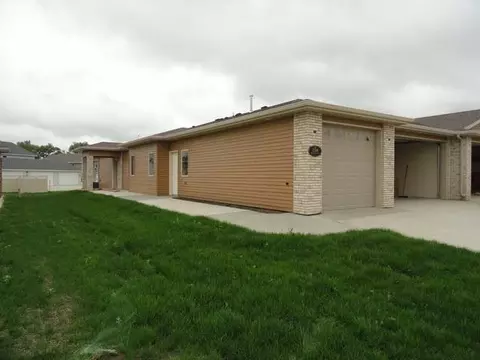 2504 Michael Ln SE, Mandan, ND 58554 photo 1